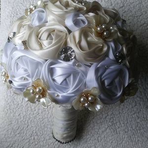 ✨ STUNNING ✨ White and ivory Handmade silk bouquet